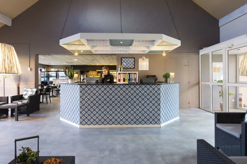 Comfort Hotel Orleans Saran - Image 1