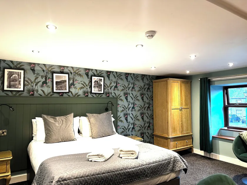 The Golden Fleece Inn - Image 1
