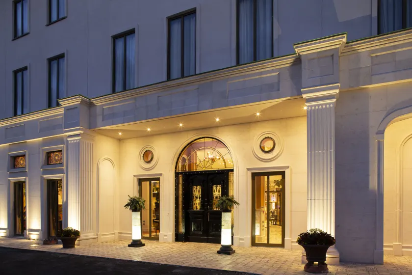 Lawlors Hotel - Image 1