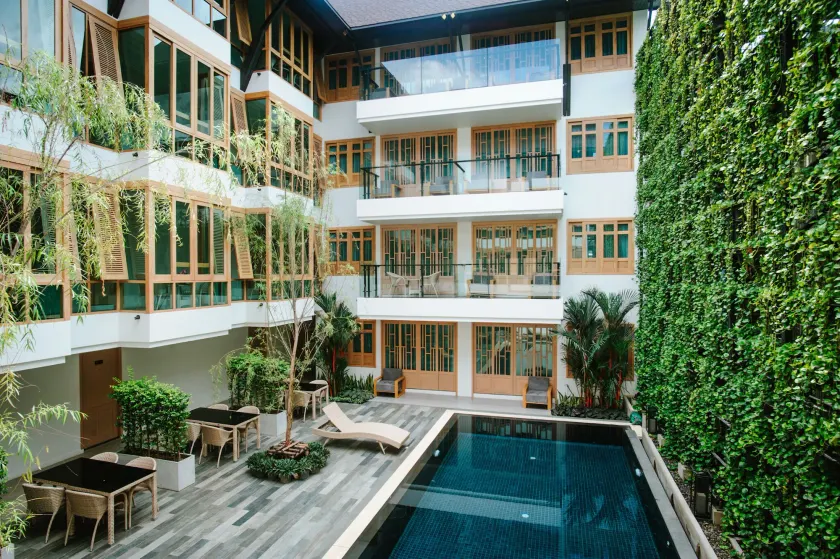 Moon Dragon Hotel - Image 1