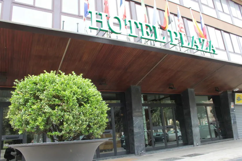 Hotel Plaza - Image 1