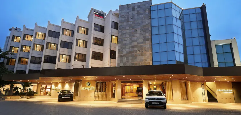 Hotel Mayura - Image 1