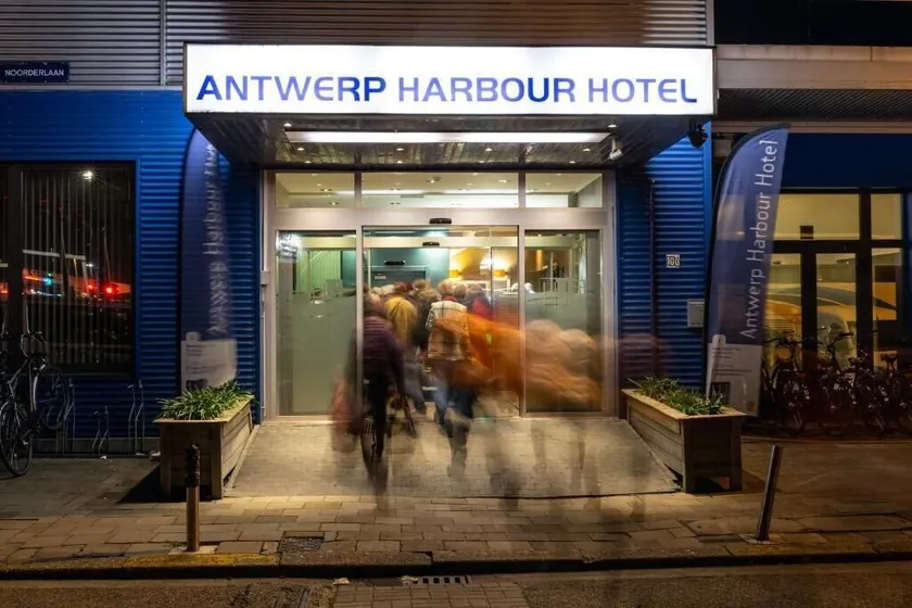 Antwerp Harbour Hotel - Image 1