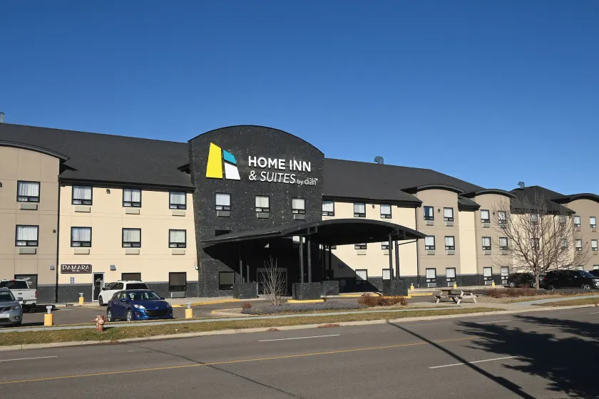 Home Inn & Suites - Swift Current - Image 1