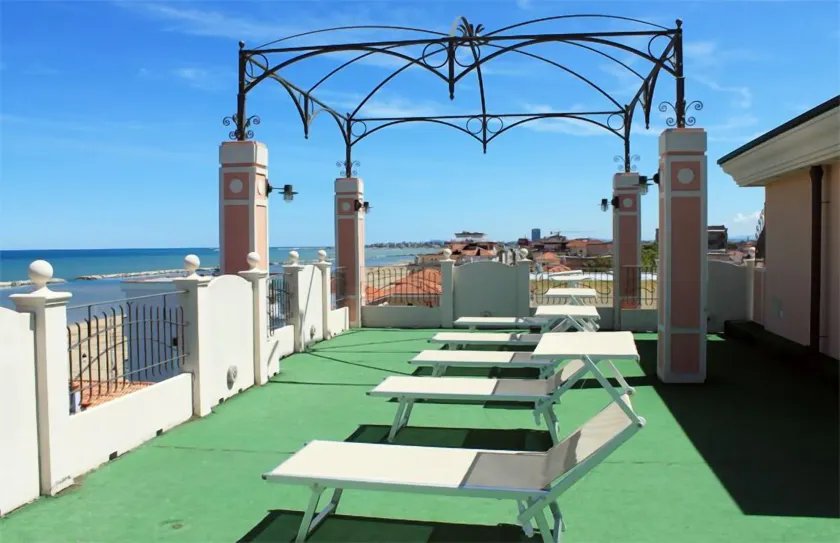 Hotel Aurora - Image 1