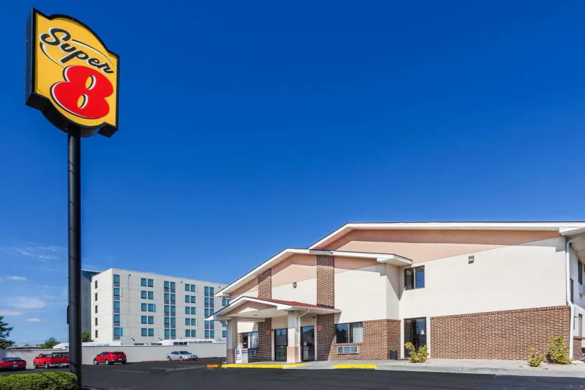 Super 8 by Wyndham Winchester VA - Image 1