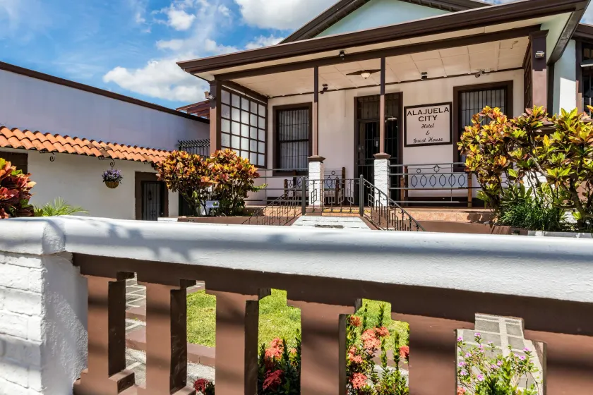 ALAJUELA CITY Hotel & Guest House - Image 1