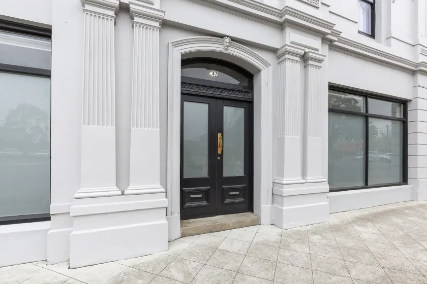 Victoria Hall Apartments - Image 1