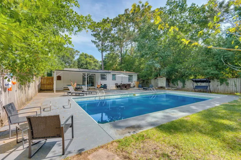 Game, Swim & Explore: Family Home in Pensacola - Image 1