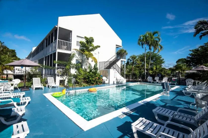 Marco Island Lakeside Inn - Image 1