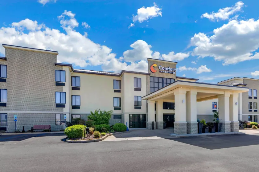 Comfort Inn & Suites Lincoln I-20 - Image 1