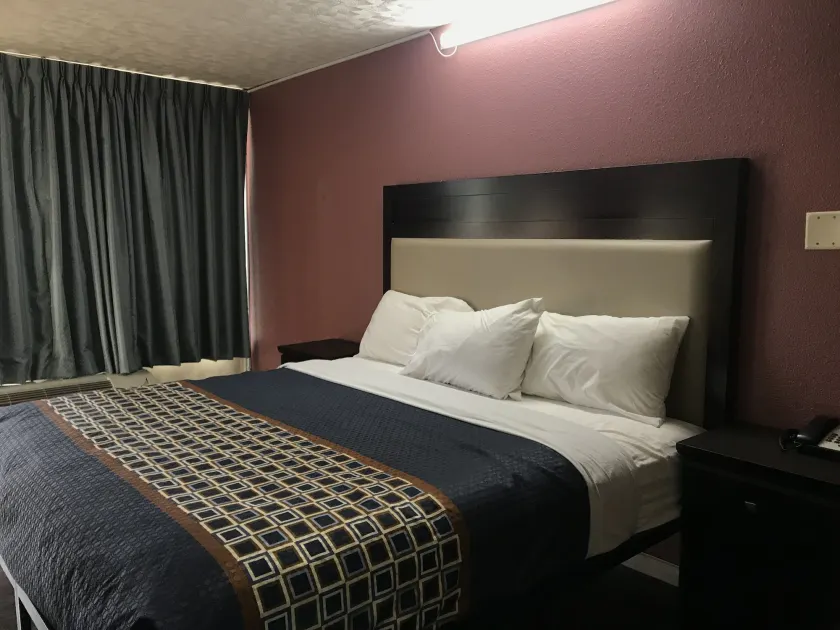 Express Inn - Image 1