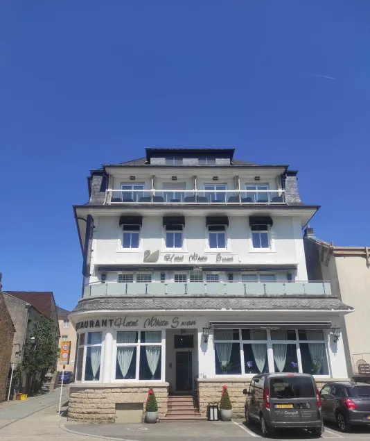 hotel whiteswan - Image 1