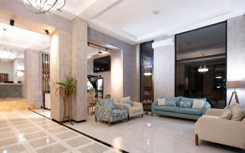 Park Hotel Tskaltubo - Balneo Resort - Sitzecke in der Lobby