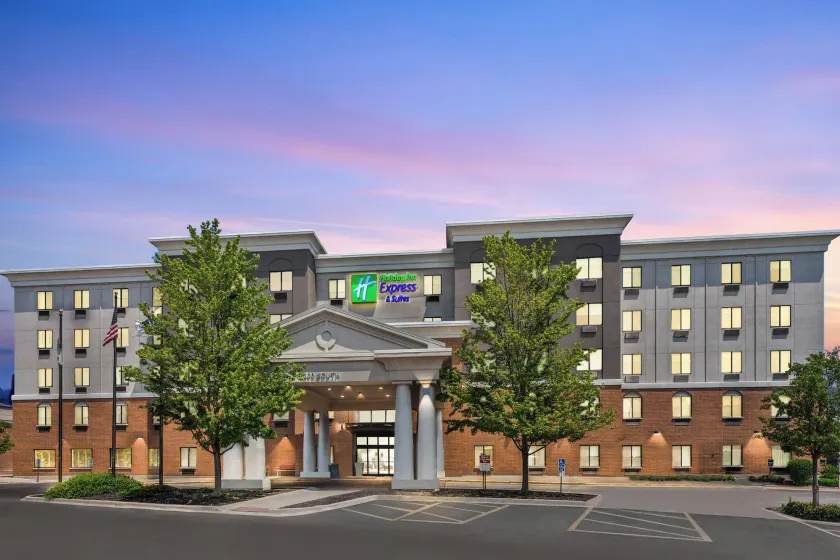 Holiday Inn Express & Suites Chicago West-O'Hare Arpt Area by IHG - Image 1