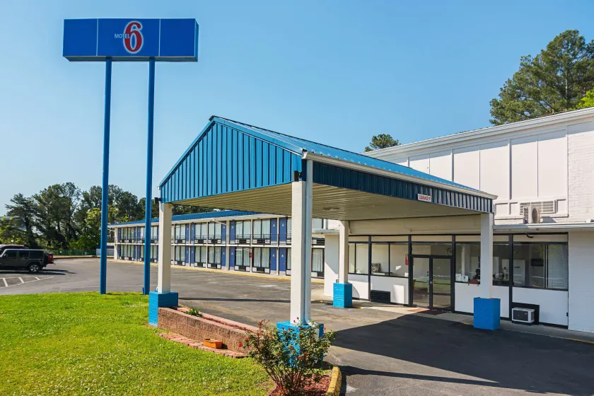 Motel 6-Cleveland, TN - Image 1