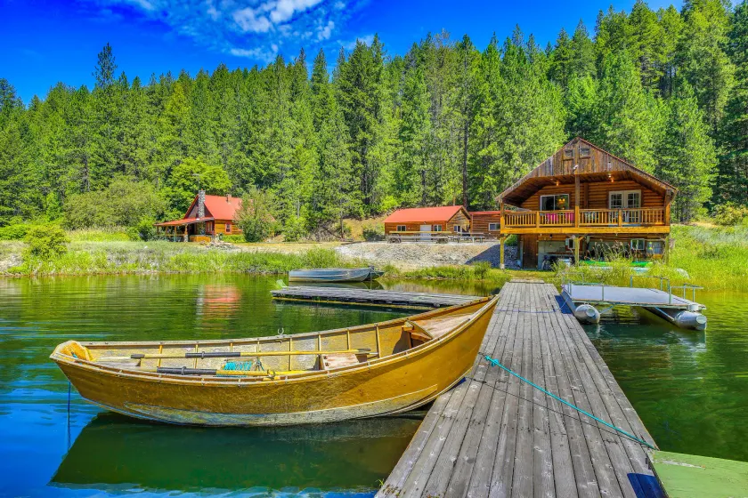 700-acre Property w/ 33-acre Lake & Dual Cabins! - Image 1