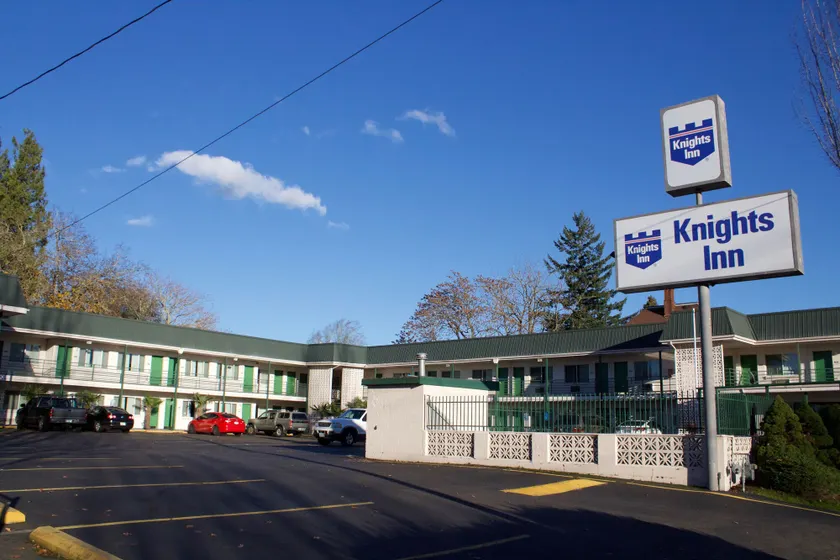 Knights Inn Salem - Image 1