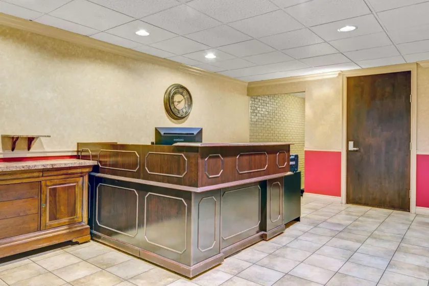 HomeSpring Inn & Studios - Lobby