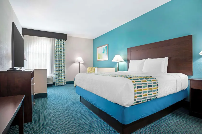 Best Western Plus Blue Angel Inn - Image 1