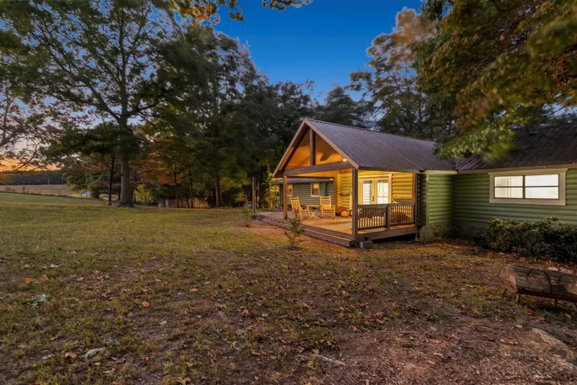 Farm Experience in a Beautiful Log Cabin - Image 1