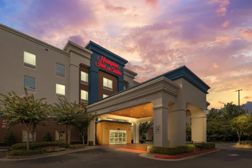 Hampton Inn & Suites Atlanta Airport West/Camp Creek Pkwy - Image 1