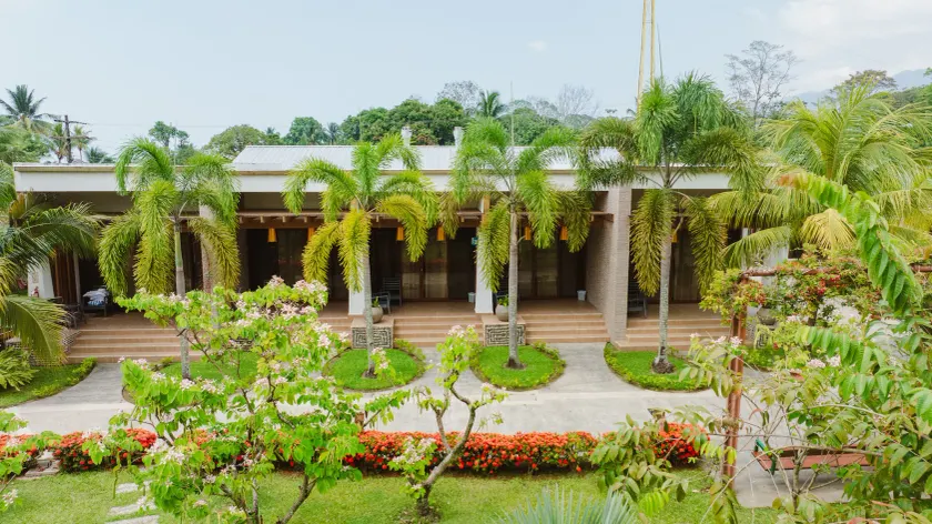 Paraiso Rainforest and Beach Hotel - Image 1