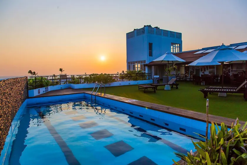 Refresh Hotel Hikkaduwa - Image 1