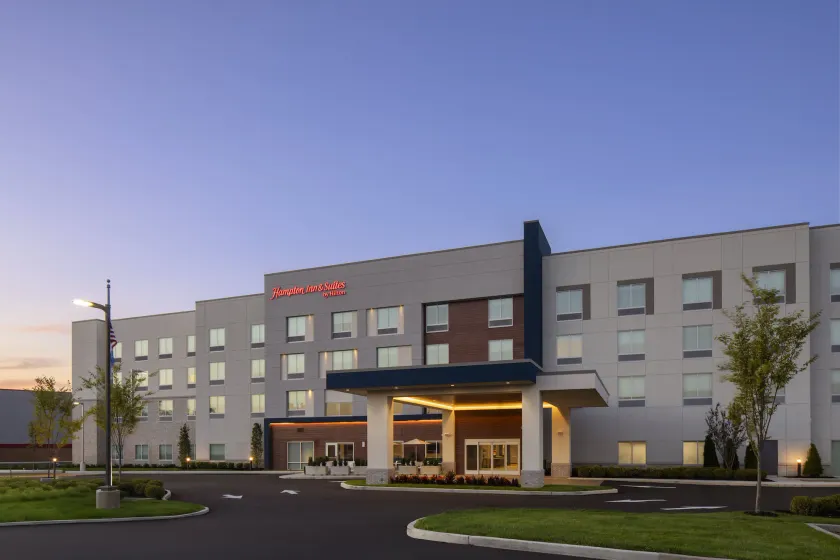 Hampton Inn & Suites By Hilton Long Island Farmingdale - Image 1