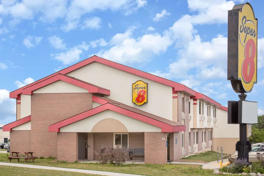 Super 8 by Wyndham Sheboygan WI - Image 1