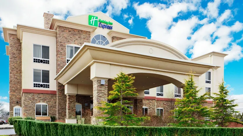 Holiday Inn Express & Suites Riverhead - Long Island by IHG - Image 1