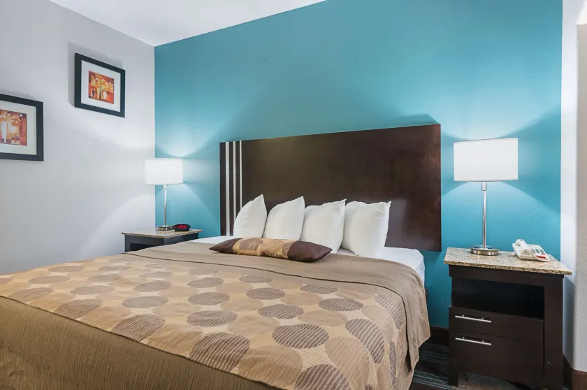Best Western Plus Deridder Inn & Suites - Image 1