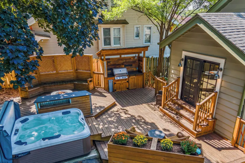 Walk to Fox River Grove Station: Home w/ Hot Tub - Image 1