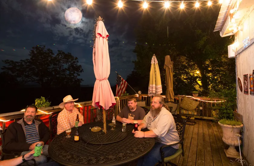 Riverview Mansion Hotel - Image 1
