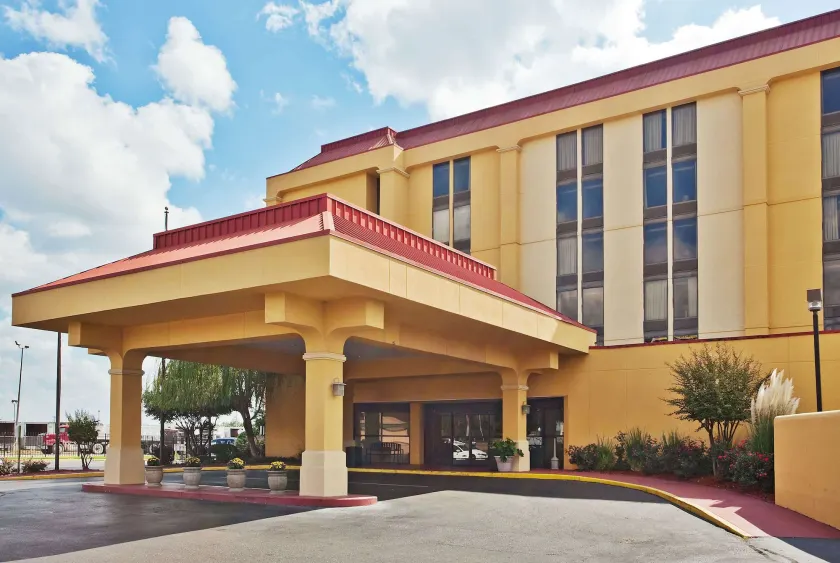 La Quinta by Wyndham Memphis Airport Graceland - Image 1