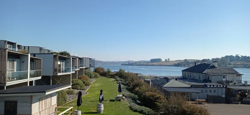 Rosevears Riverview Hotel - Image 1