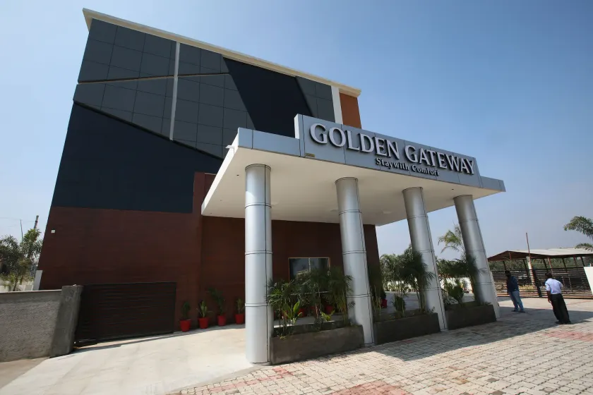 Hotel Golden Gateway - Image 1