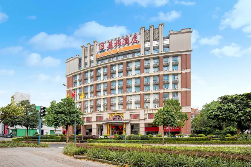 Billions-Earn Hotel just a 3 minute walk to the Ceramics Expo Center and close to Guangdong Foshan Creative Park and China Ceramics City - Image 1