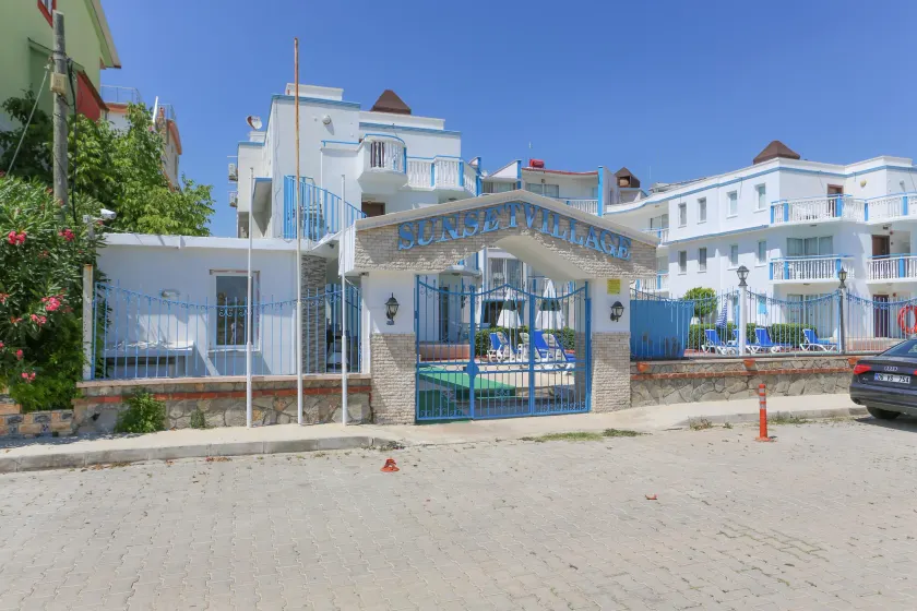 Sunset Village Apart Hotel - Image 1