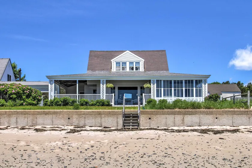 Beachfront Kennebunk Cottage m / Ocean View & veranda - Image 1