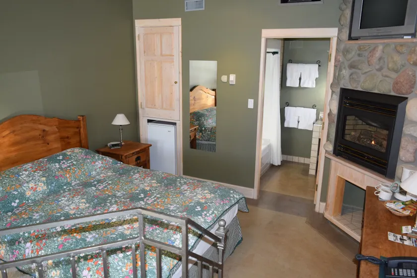 Retreat Wilderness Inn - Image 1