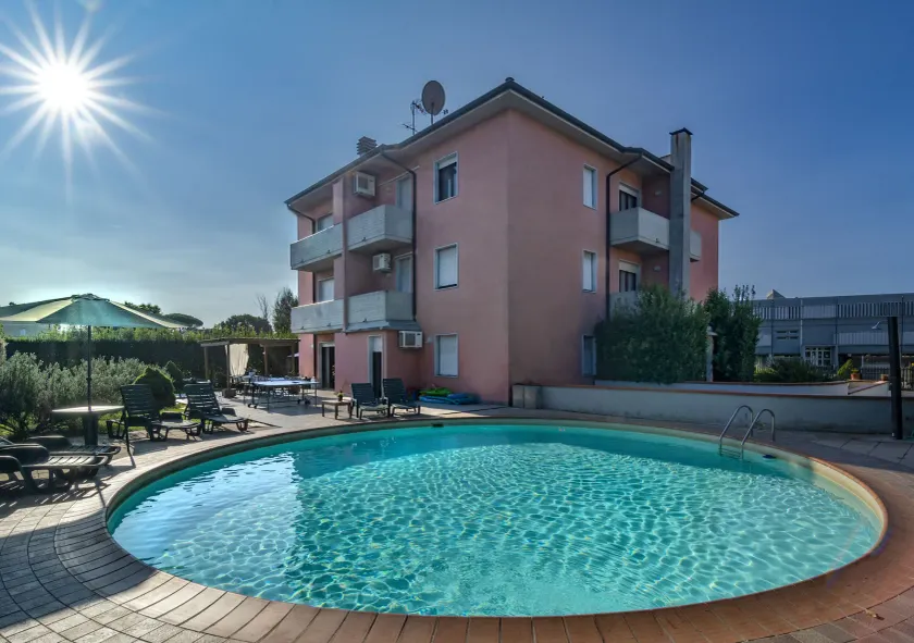 Giada Palace - Pool & Apartments - Image 1