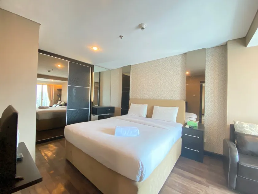 Deluxe & Well Appointed 2BR at El Royale Apartment By Travelio - Zimmer