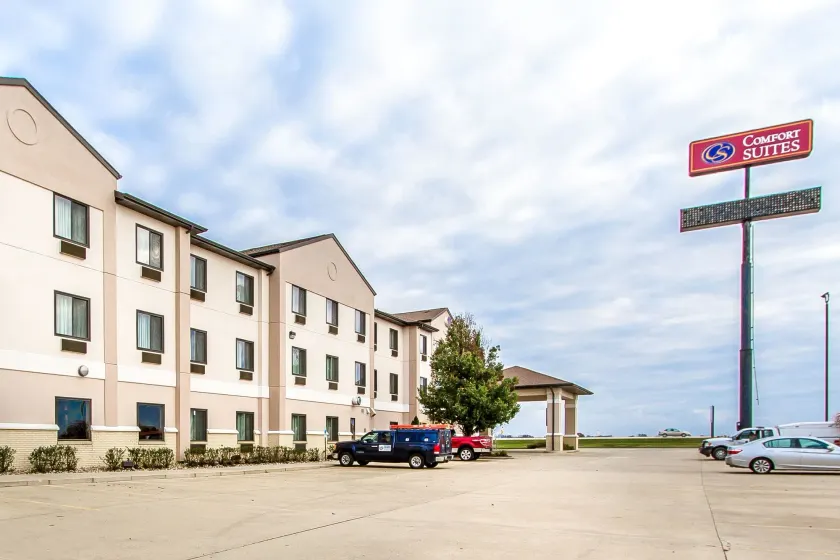 Comfort Suites Mattoon East - Image 1