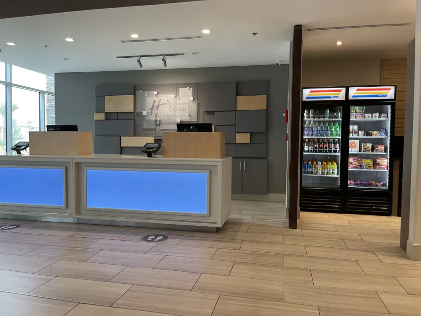 Holiday Inn Express & Suites - Phoenix - Airport North by IHG - Reception