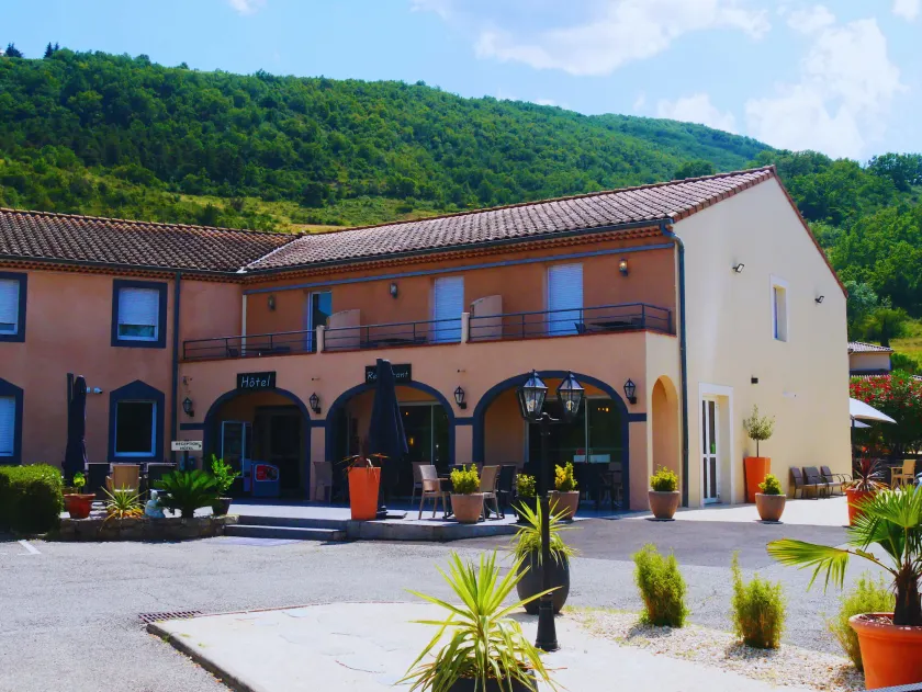 Hotel Restaurant Les Chataigniers - Image 1
