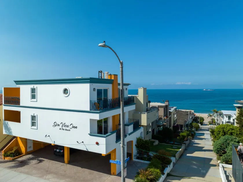 The Sea View Inn At The Beach - Image 1