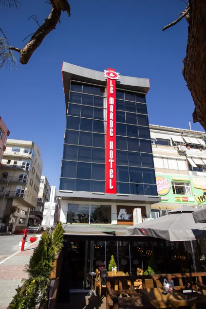 Le Marde Hotel - Image 1