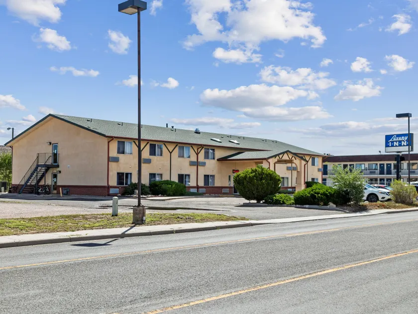 Luxury Inn - Image 1
