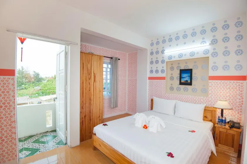 Cua Dai Beach Homestay - Image 1